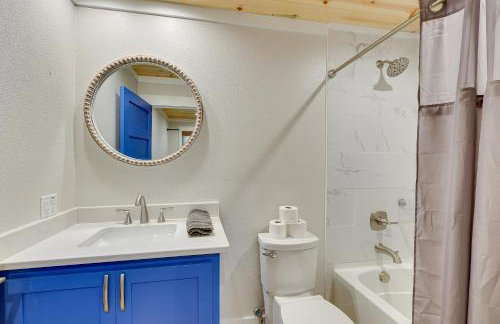 Riverfront Caddo Shack Home with Views and Fire Pit - Foto 15