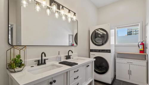 Warehouse District Modern Condo with Private Garage - Foto 5