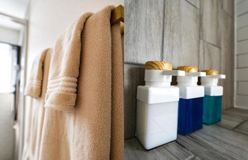 Stylish Downtown Apt - Workspace - Games - Parking - Foto 3