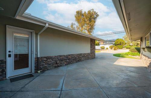 Airy Large Backyard Oasis Perfect Family Getaway - Foto 14