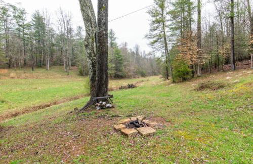 Carries Cottage- Hot Tub, Firepit, Covered Deck - Foto 6