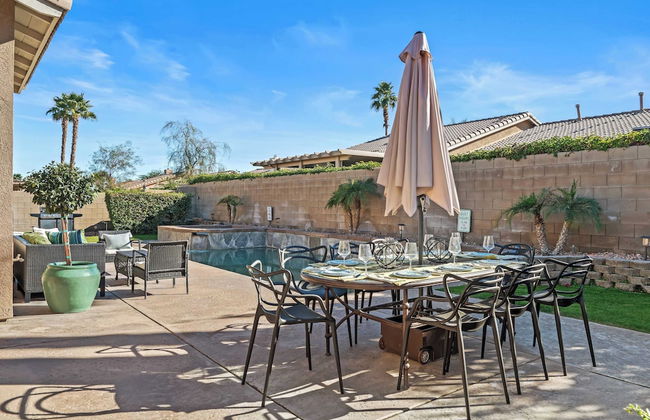 La Quinta Desert Haven Luxe Stay w/ Private Pool, Hot Tub, Pool Table - Foto 2
