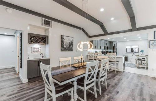 RiverEdge Haven Hot Tub, 5 Beds, Kayaks Near ND - Foto 17