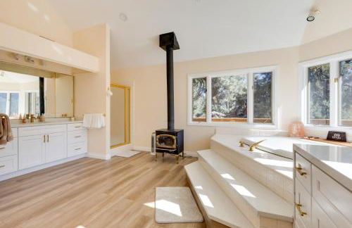 Game Room and Deck Modern Frazier Park Home! - Foto 16