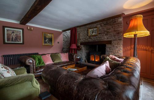 16th Century House, Castle Views, Mountain Views, Hot Tub, Firepit, Stunning Interiors - Foto 15