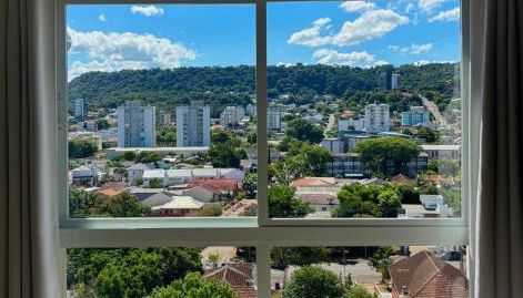 Studio completo no centro com garagem coberta e vista - Foto 3