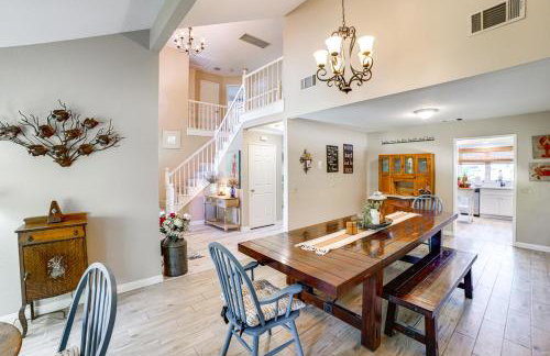 Pet-Friendly Riverside Retreat with Private Spa! - Foto 7