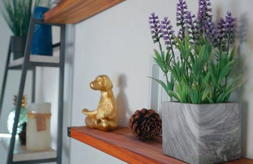 Beautiful Renovated Cozy Forest Home with Hot Tub in Crestline - Foto 11