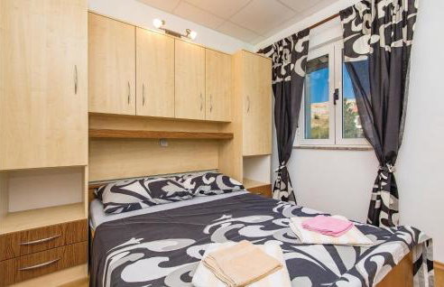 1 Bedroom Nice Apartment In Dinjiska - Foto 4