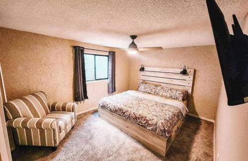 Pet Friendly/3 King Beds/Mins to Airport - Foto 12