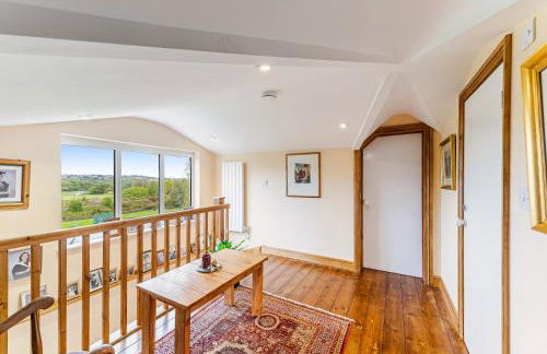 Whimsical Countryside Escape with Sprawling Garden - Foto 30