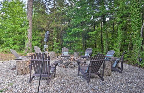 Luxe Cabin with Hot Tub on 5 Acres in Pearcy! - Foto 31