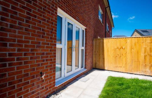 Luxury 5BDR with City Access, Free Parking and Wi-Fi - Photo 12