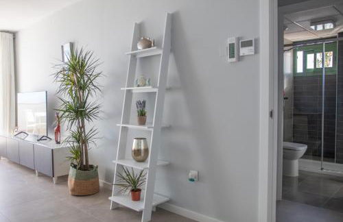 Precioso apartamento frente a la playa con piscina - Foto 38