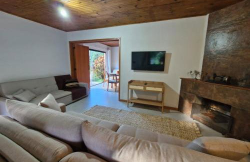 Chalé da Cachoeira - Cachoeira particular dentro da hospedagem - Foto 27