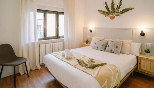 Centro, Hospital y Campus Universitario a 5 minutos - Camas de primera - Lavadora - SmartTV - Wifi 1 GB - Teletrabajo - Foto 3