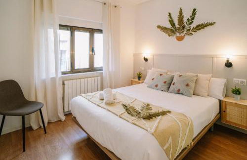 Centro, Hospital y Campus Universitario a 5 minutos - Camas de primera - Lavadora - SmartTV - Wifi 1 GB - Teletrabajo - Foto 3