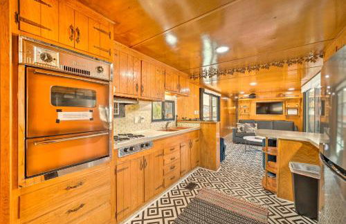 Hot Tub and Deck Waterfront Escape in Payson! - Foto 8