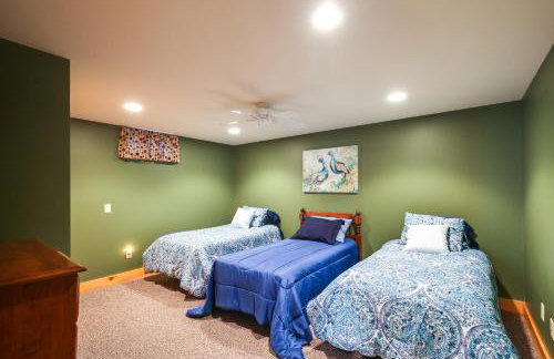 Lake View Champlain Home with Hot Tub and Sauna! - Foto 24