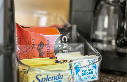 Chic City Retreat 1BR Unit - Church A2 - Foto 25