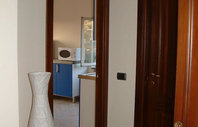 Old Farmhouse Set In A Citrus Grove - Photo 9