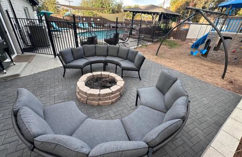 Half ACRE Lux Pool SPA with FIREPIT ARCADE Grill Sleeps 40 - Foto 49