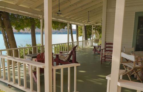 Charming 1-bedroom Waterfront Cottage in Morgan VT - Foto 11