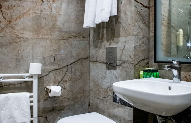 Agora Boutique - Photo 60