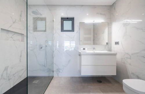 Stylish Algarve Retreat- Priv. Pool & Beach Nearby - Photo 37