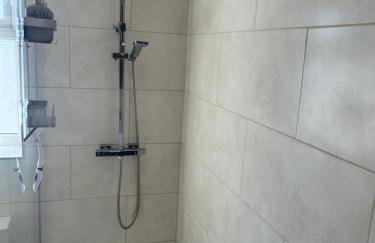 Best rated in Barnsley- apartment sleeps 4 & 5 minute walk to town centre - Foto 3