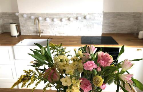 Entire Apartment in Pretty Coastal Village - Foto 1