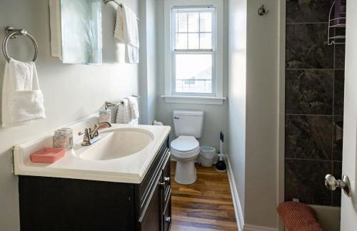 Globetrotters Suite in Historic Richmond with Patio - Foto 9