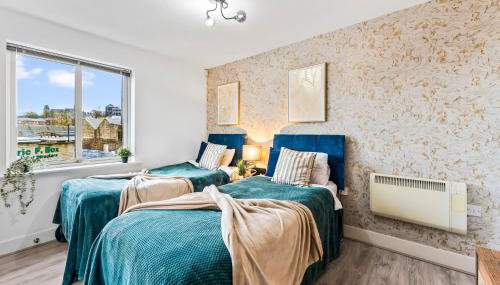 30 percent off! Stylish 2 Bed 2 Bath Abode with Parking - Foto 2