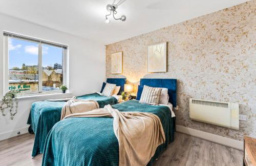 30 percent off! Stylish 2 Bed 2 Bath Abode with Parking - Foto 2