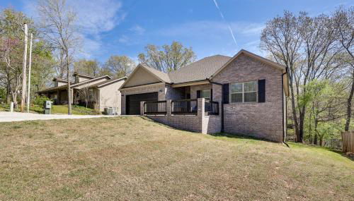 Biking Haven Charming Bella Vista Home with Games! - Photo 3