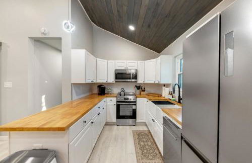 The White Lodge 4BDR Sleeps 8 with Fire Pit - Foto 6