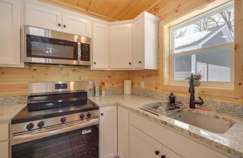 Fish, Swim, Play Voyagers Family Cabin with Yard - Foto 10