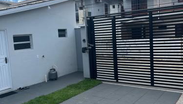 Casa com 2 quartos, sendo um suíte, super aconchegante para temporada - Foto 2