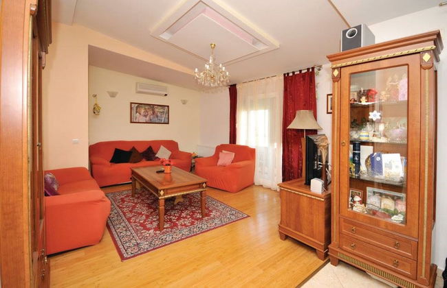 Chic and Stylish Kastel Novi Apartment With Pool - Foto 9