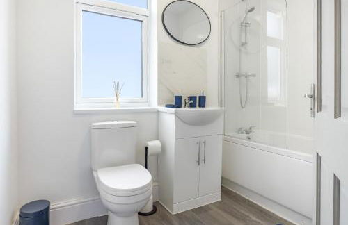 Contractor Luxury Home - Long Stays - 4 Bedrooms - Sleep 8 - Zip & Link Beds - Ultra Fast WiFi - Free Parking - Foto 12