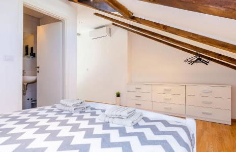 Villa Majkovica - 4 Bedroom Villa with Private Pool & En-Suite Bathrooms & Parking - Photo 37