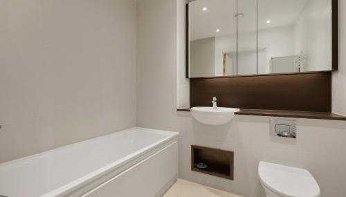 London Dockside Apartment - Photo 3