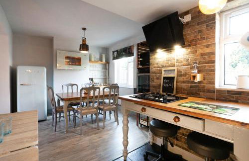 BED AT BOWBRIDGE Spacious house and parking - Foto 17