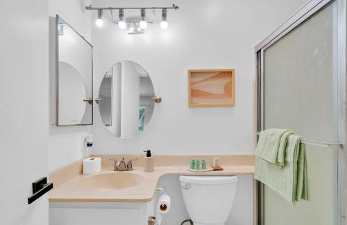 High Ceilings 3BR with Loft-2 Baths Pool & Jacuzzi - Foto 43