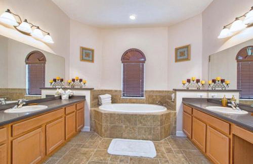 Private Oasis With Pool & Spa- 3400clr 4 Bedroom Home by RedAwning - Foto 45