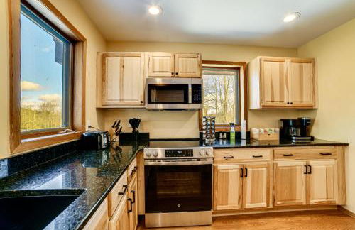 Golf, Fish and Ski Retreat with Game Room in Thompson - Foto 11