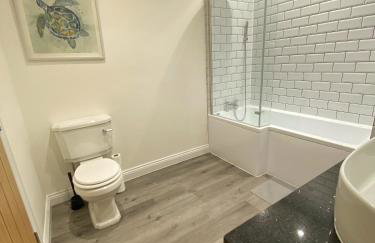 A spacious & modern 3-bed home - Foto 7