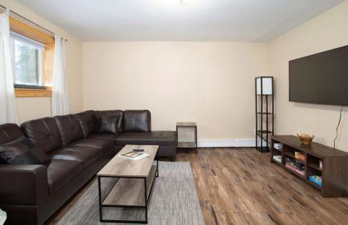 Fly Away Home with Aurora Views - Foto 24