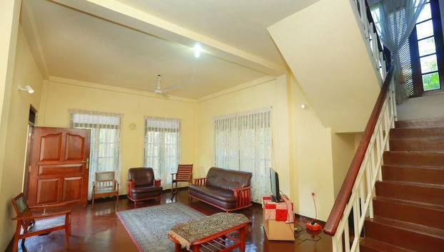 Coin salon dans le hall