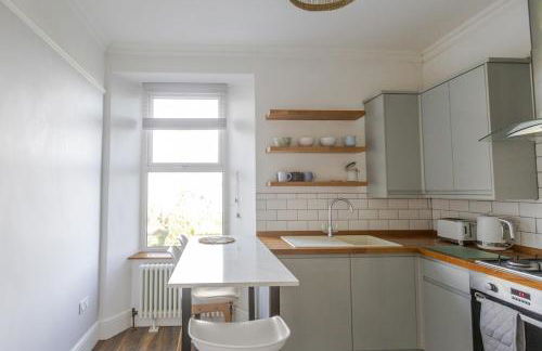 Stylish 3-Bed Home - 2 Mins to Beach & Town - Foto 3